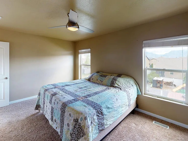 531 S Willow Xing — Photo 20