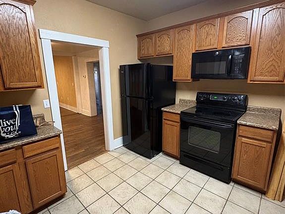 3rd image of 2046 Roanoke St