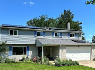 29496 Vita Ln, North Olmsted, OH 44070