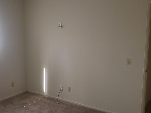 4th image of 434 E Elmwood Ave #211