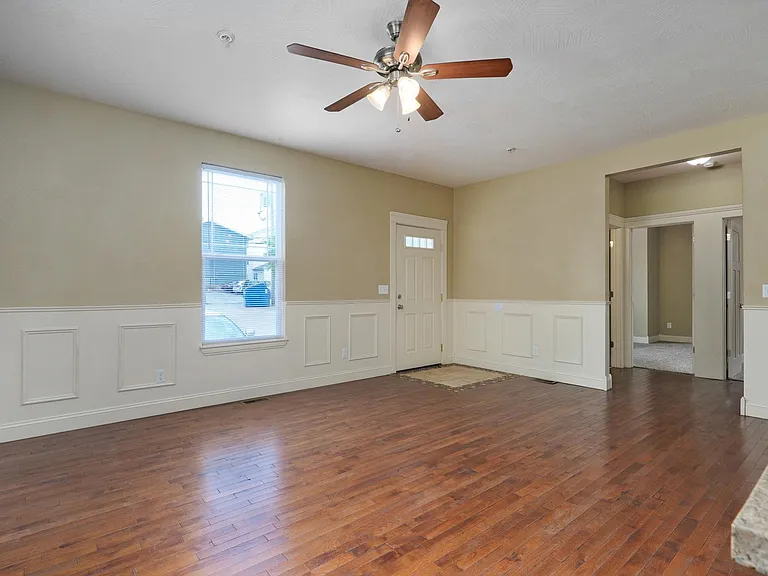 1040 E Walnut St #D — Photo 5