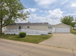 2306 Canyon St SW, Cedar Rapids, IA 52404