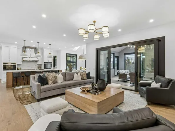 1217 N 38th Ave SW, Calgary, AB T2T 2J3