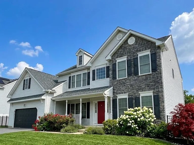 2160 Eagles Landing Dr — Photo 2