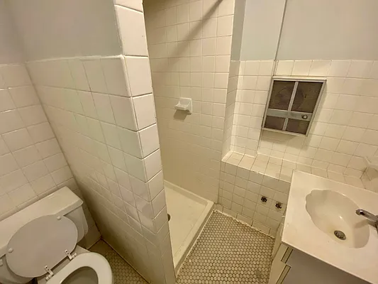 Rented by J PRESTON AND ASSOCIATES INC | media 32