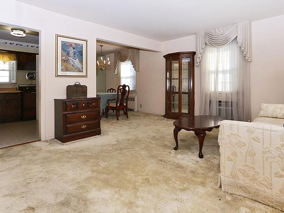 3rd image of 566 Ardsley Blvd