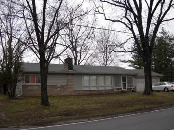 1105 N Clark St, Albion, MI 49224