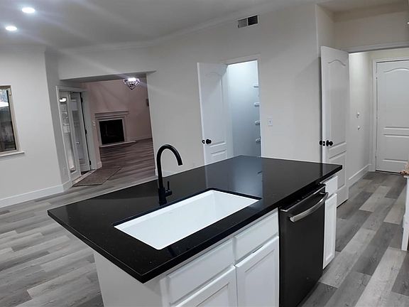 5th image of 2991 E Cromwell Ave