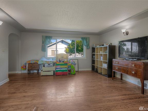 4th image of 6611 S Wapato St