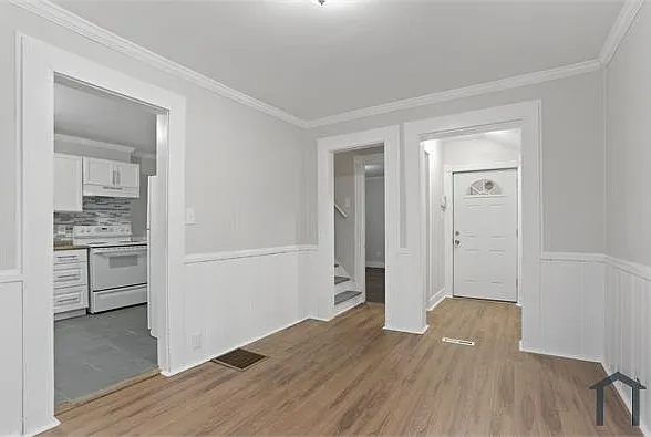 5 bed, 1554 sqft, $2,850 — Photo 2