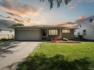 8044 Lillian St, Center Line, MI 48015