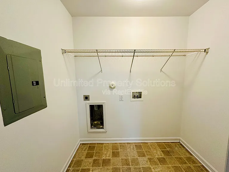 370 S Kerr Ave #105 — Photo 6