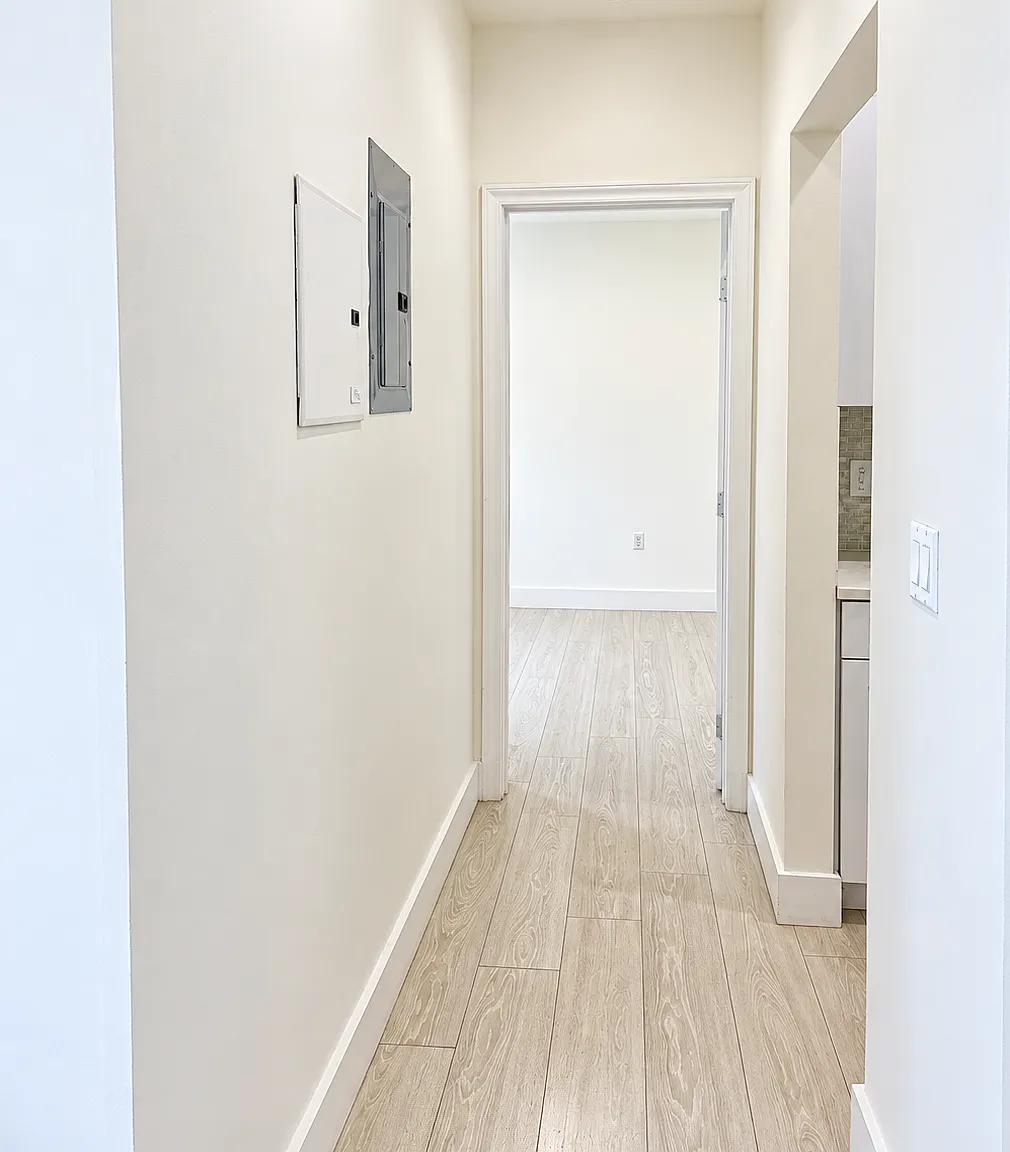 6918 Bay Dr — Photo 3