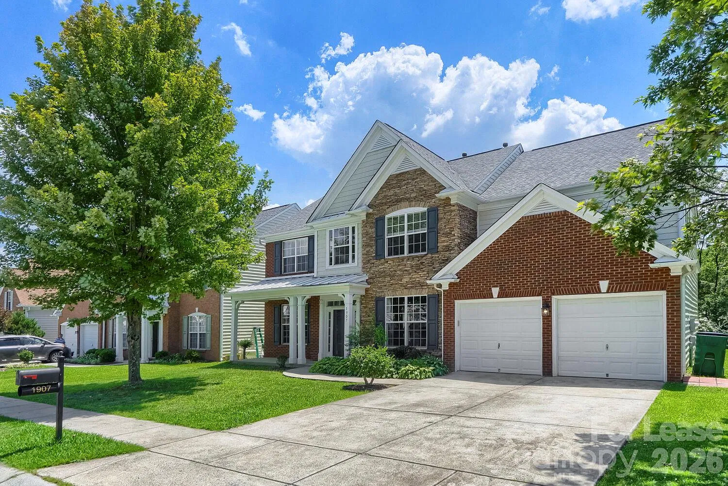 5 bed, 2.5 bath, 2769 sqft, $2,600 — Photo 2