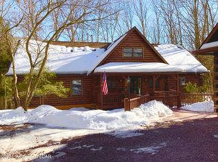 33 La Mesa Dr, Hazleton, PA 18202