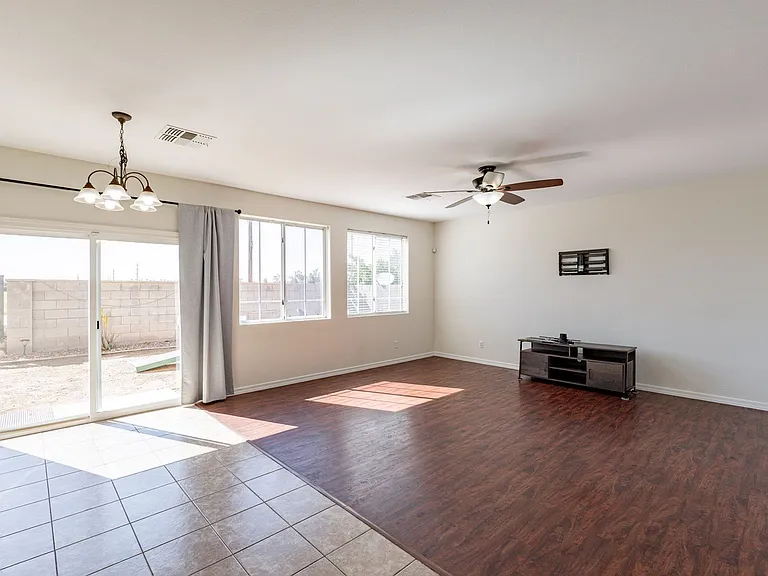 7416 S 27th Pl — Photo 8
