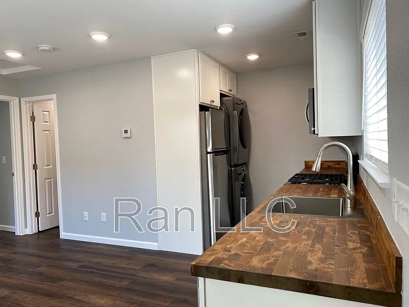 2 bed, 1.0 bath, 600 sqft, $1,495 — Photo 3
