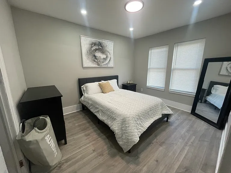 6204 Rosa Parks Blvd — Photo 1