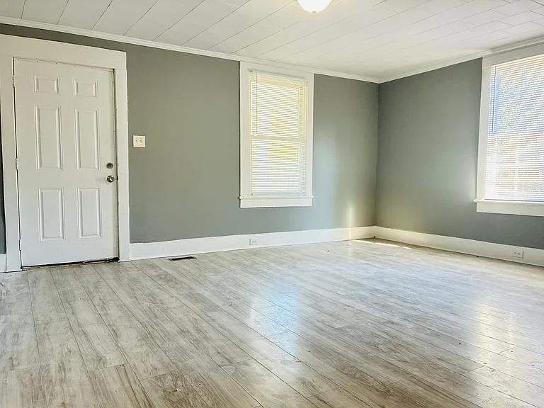 910 Walnut St — Photo 7