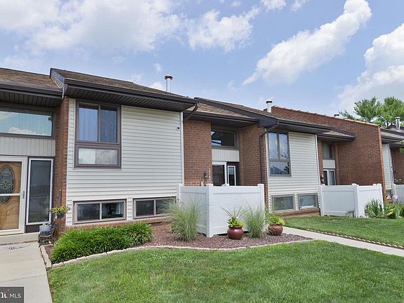 2nd image of 3243 Fairway Dr