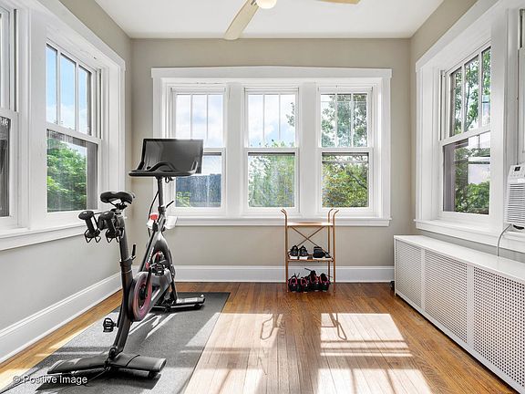 4th image of 3536 N Bosworth Ave #3S