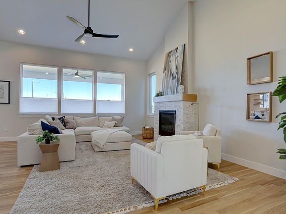 4th image of 475 Muirfield Ct