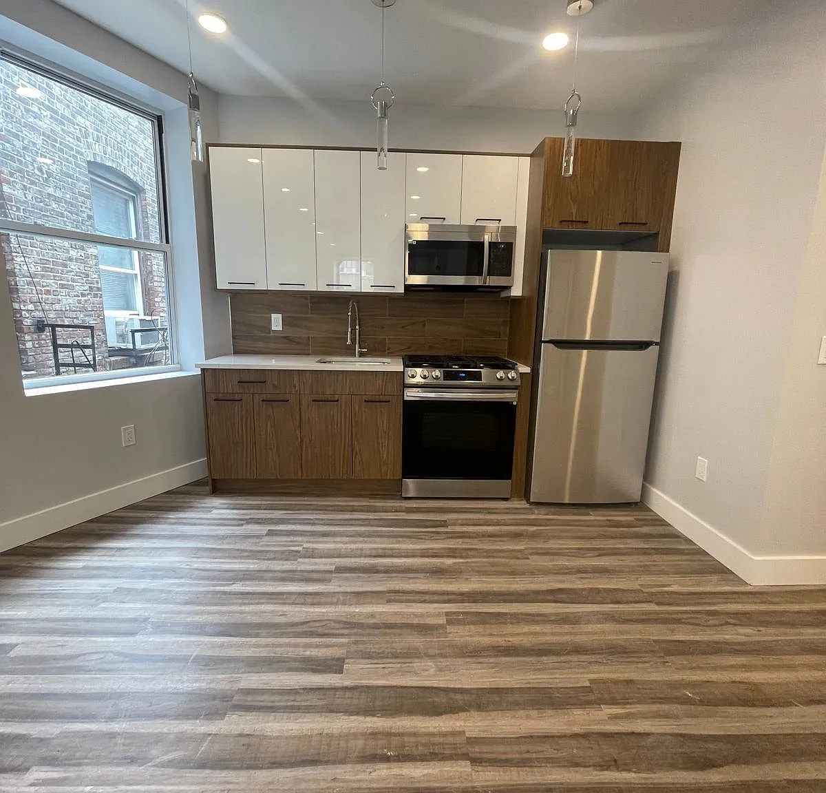 2 bed, 800 sqft, $1,925 — Photo 1