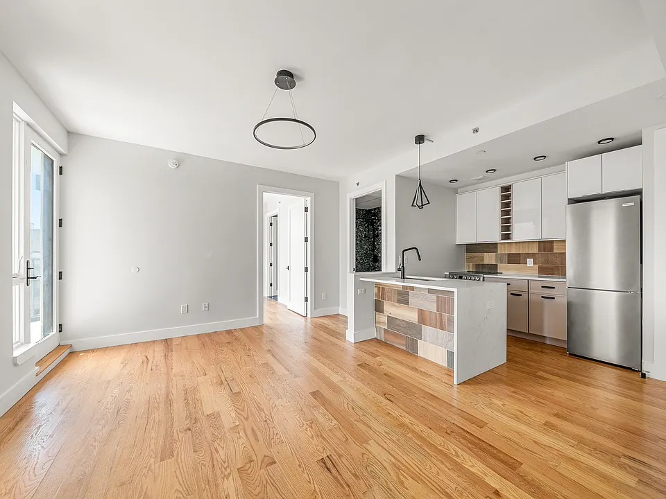 2112 Avenue P #305