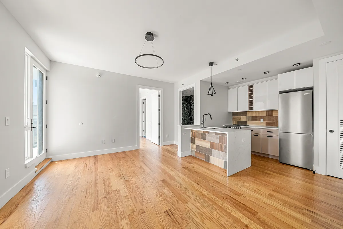 2112 Avenue P 305