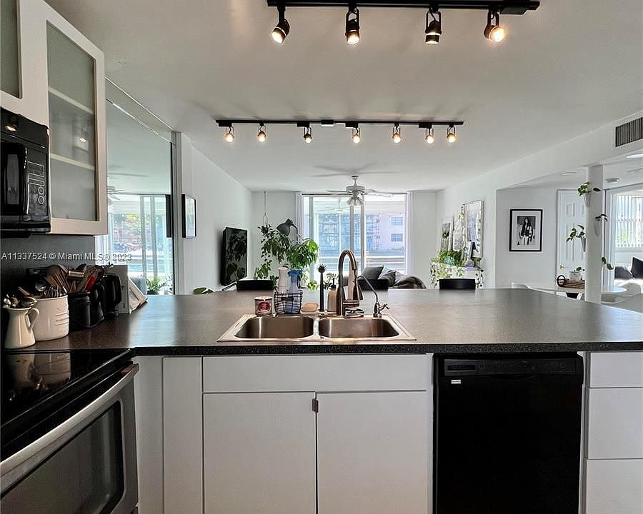 1st image of 3600 NE 170th St APT 111