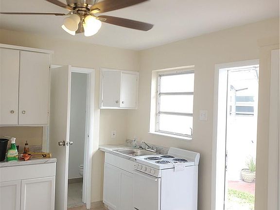 3rd image of 1855 Liberty St #20