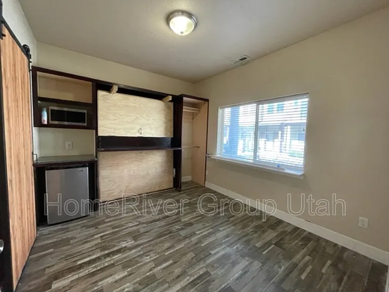 130 W Canley Vale Ln — Photo 22