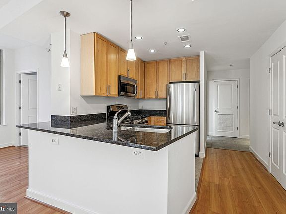 5th image of 820 N Pollard St APT 403