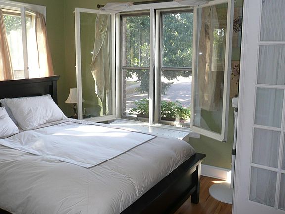 5th image of 2103 Harriet Ave APT 105