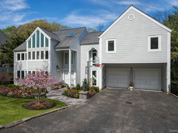 8 Verity Lane, Roslyn, NY 11576