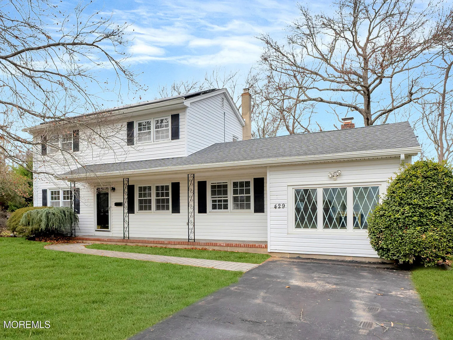 4 bed, 1.5 bath, 2220 sqft, $4,600 — Photo 2