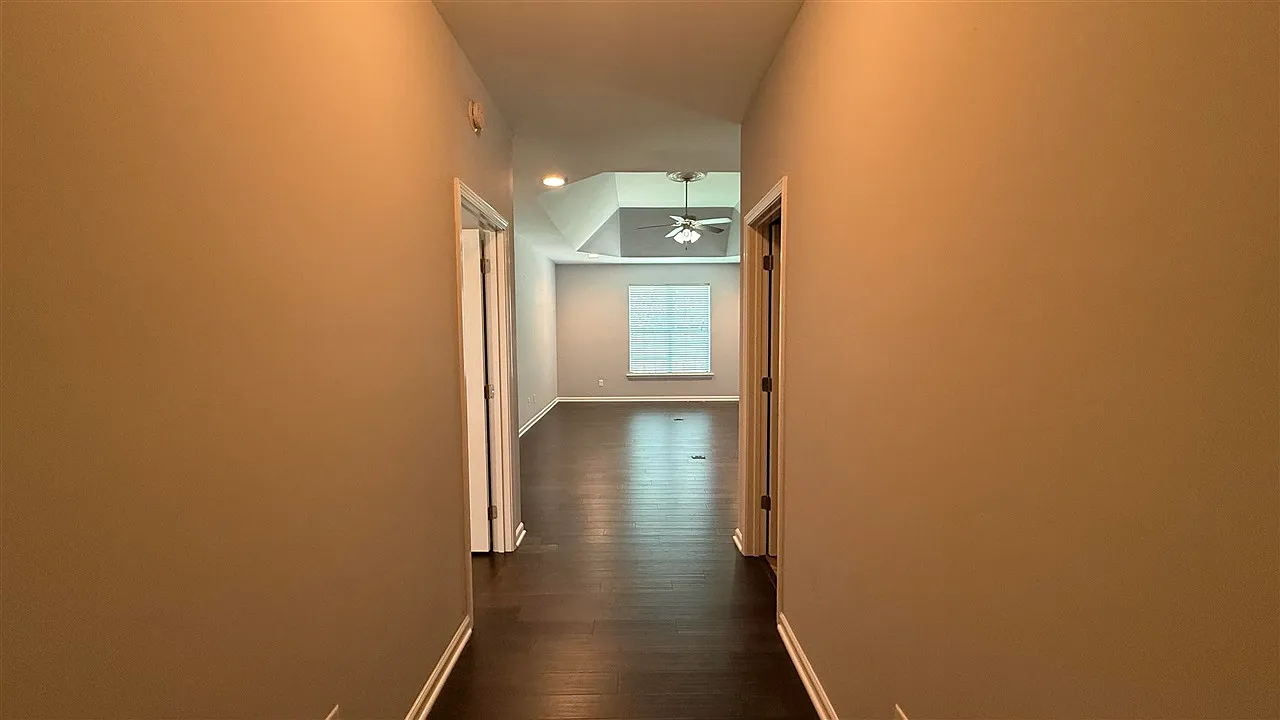 3 bed, 1853 sqft, $1,900 — Photo 2