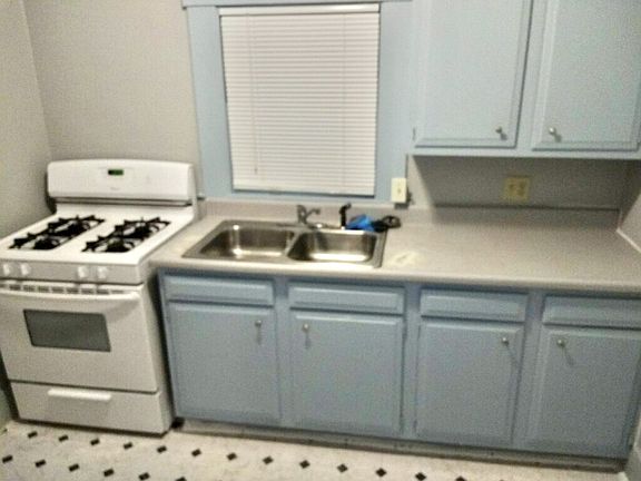 2nd image of 715 E 5th St #1/2