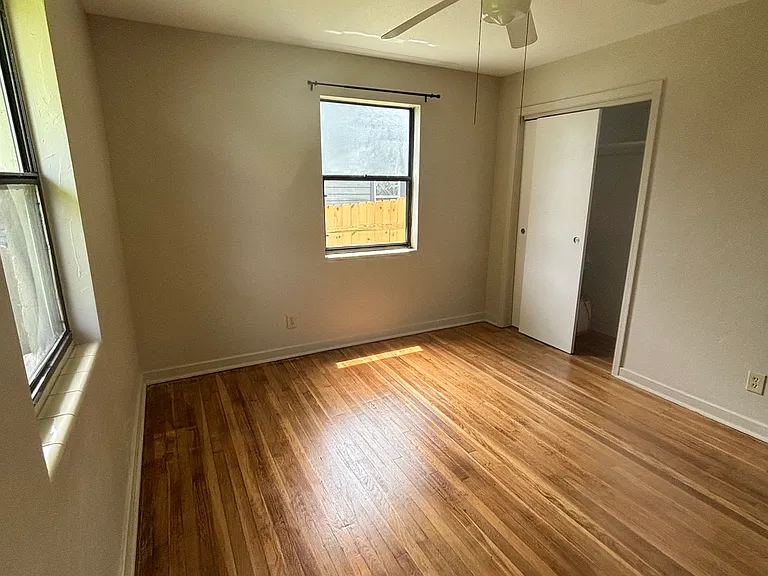 1015 NE 12th St — Photo 6