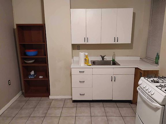 3rd image of 1412 W Porter St Floor 3