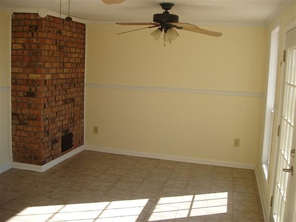 3rd image of 102 Pecan Bayou Dr