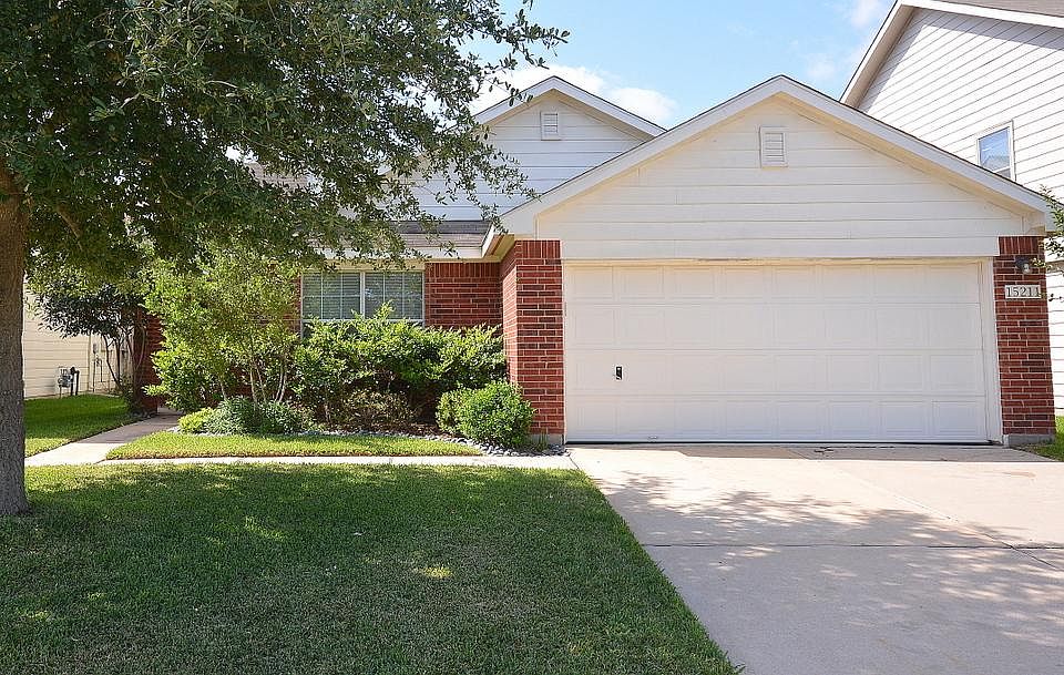 Welcome to this great KB home in Maple Trace!