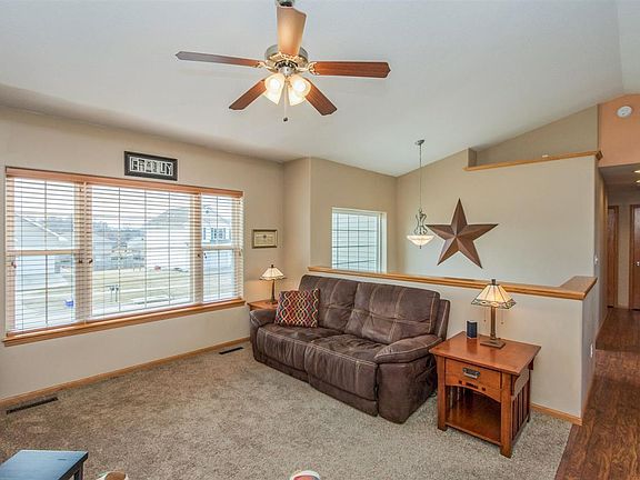 5th image of 502 Viking Dr