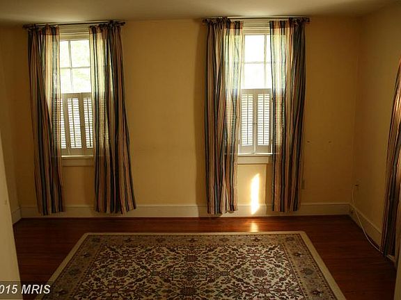 5th image of 133 N Queen St #133