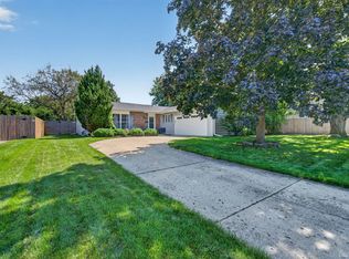 2021 Lancaster Ln, Wheaton, IL 60189