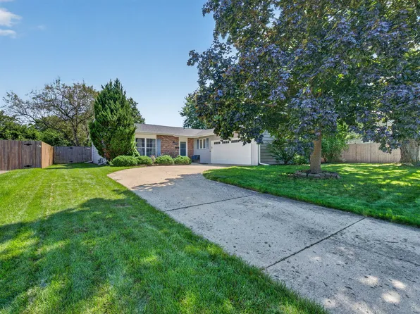 2021 Lancaster Ln, Wheaton, IL 60189