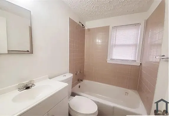 2 bed, $1,600 — Photo 4