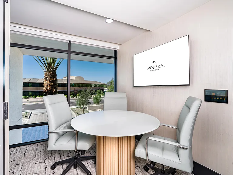 Private work pods make it easy to host client calls, team meetings, or focus sessions_without ever leaving the community.