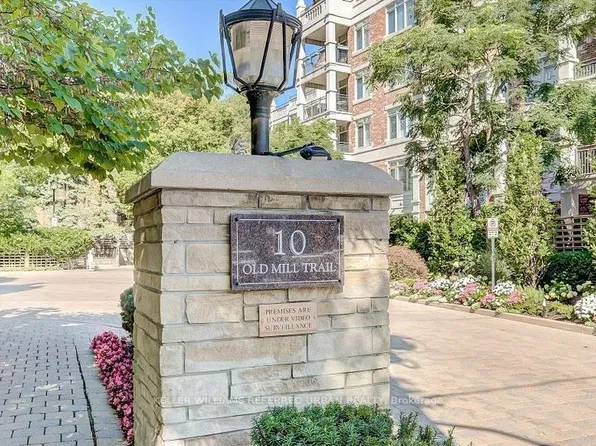 10 Old Mill Trl #210, Toronto, ON M8X 2Y9