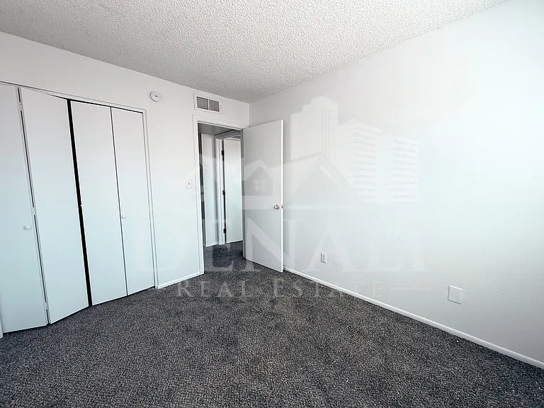 4006 S 44th St — Photo 14